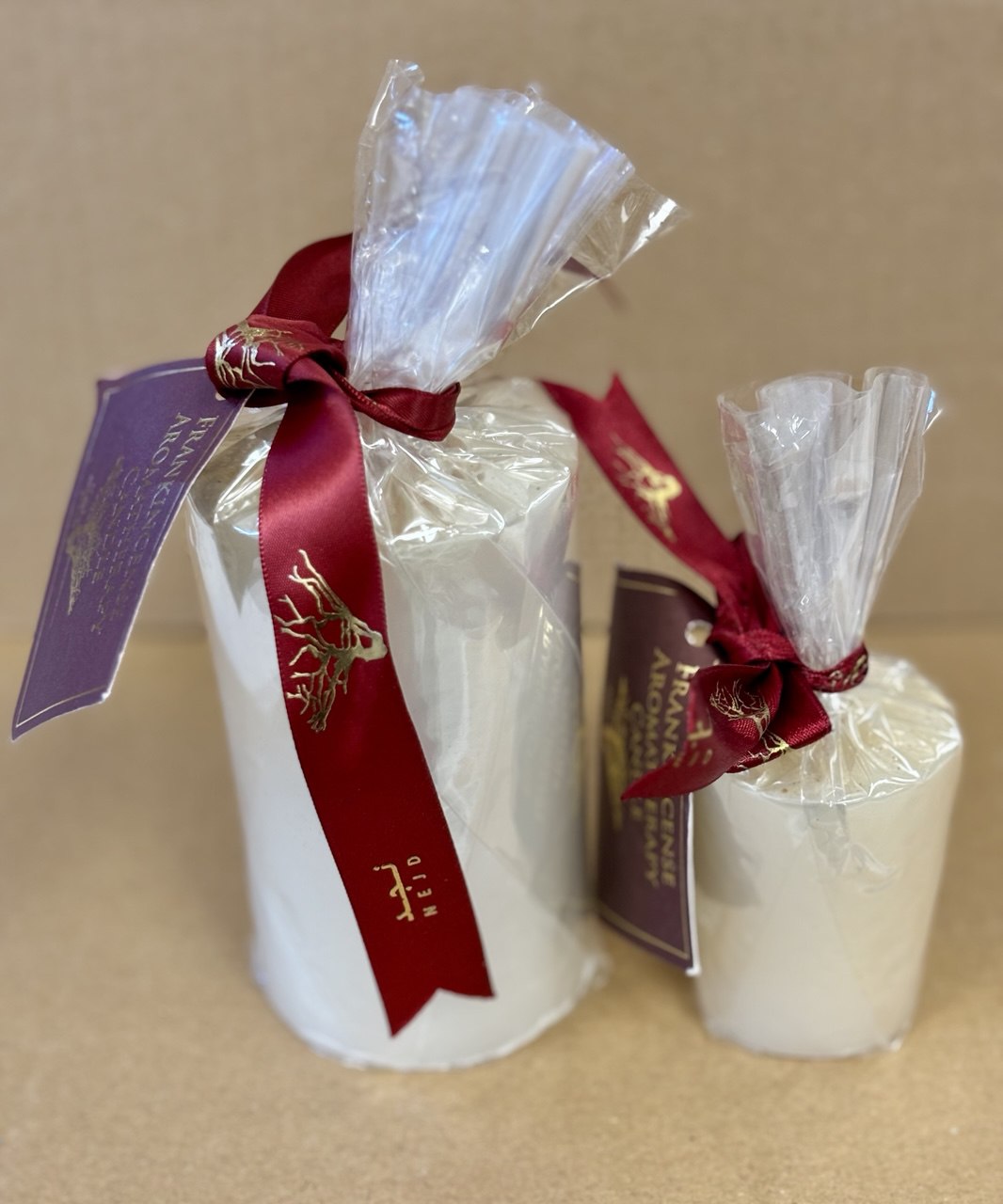 Kézműves, henger alakú gyertya 10 x 6 cm, valódi ománi tömjénnel és illóolajával